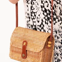 Mini Woven Rattan Crossbody Bag with Leather Strap – Vintage Messenger Handbag